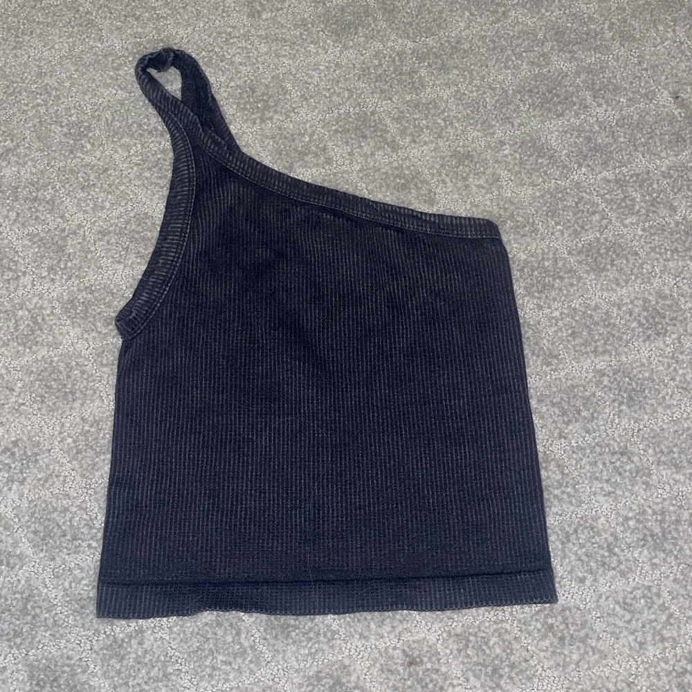One shoulder crop top